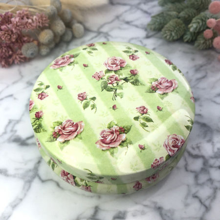 Pudełeczko podarunkowe metalowa puszka w kwiaty na różaniec lub bransoletkę BOX004