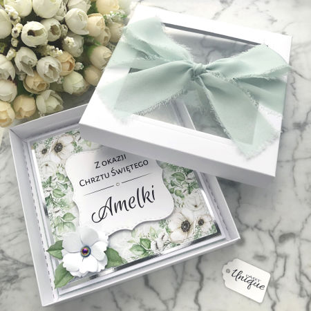Ręcznie robiona spersonalizowana kartka na chrzest lub komunię dla dziewczynki w pudełku SGC035B