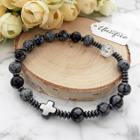 Męski różaniec bransoletka a rękę ze Św. Benedyktem obsydian śnieżny ARTUNIQUE