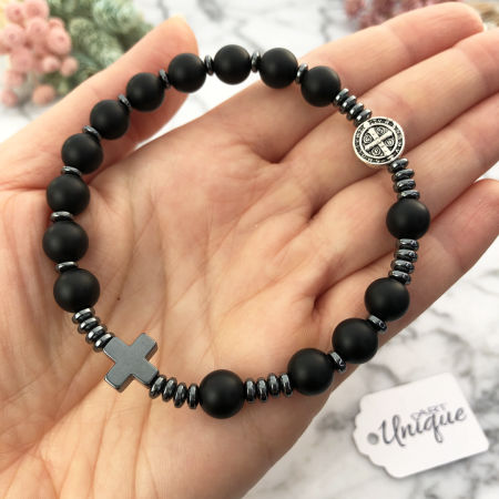 Czarna męska bransoletka różaniec na rękę ze Św. Benedyktem onyks matowy ARTUNIQUE