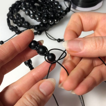 Wymiana sznurka w bransoletce