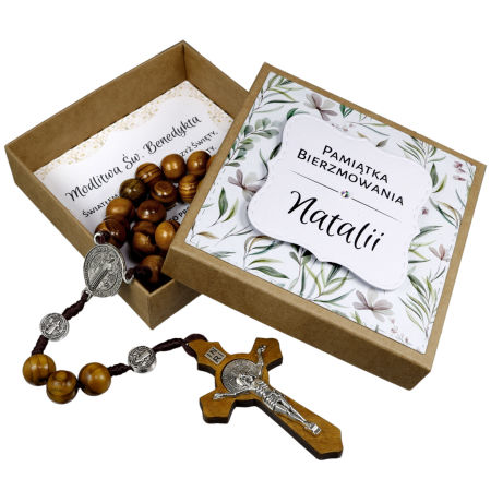 Drewniany różaniec ze Św. Benedyktem w spersonalizowanym pudełeczku ✞ PAMIĄTKA BIERZMOWANIA lub KOMUNII✞ PWR001