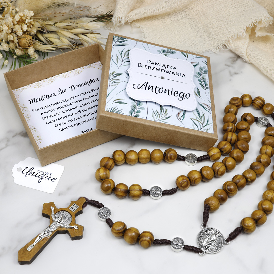 Drewniany różaniec ze Św. Benedyktem w spersonalizowanym pudełeczku ✞ PAMIĄTKA BIERZMOWANIA lub KOMUNII ✞ PWR002 - ArtUnique zdjęcie 2